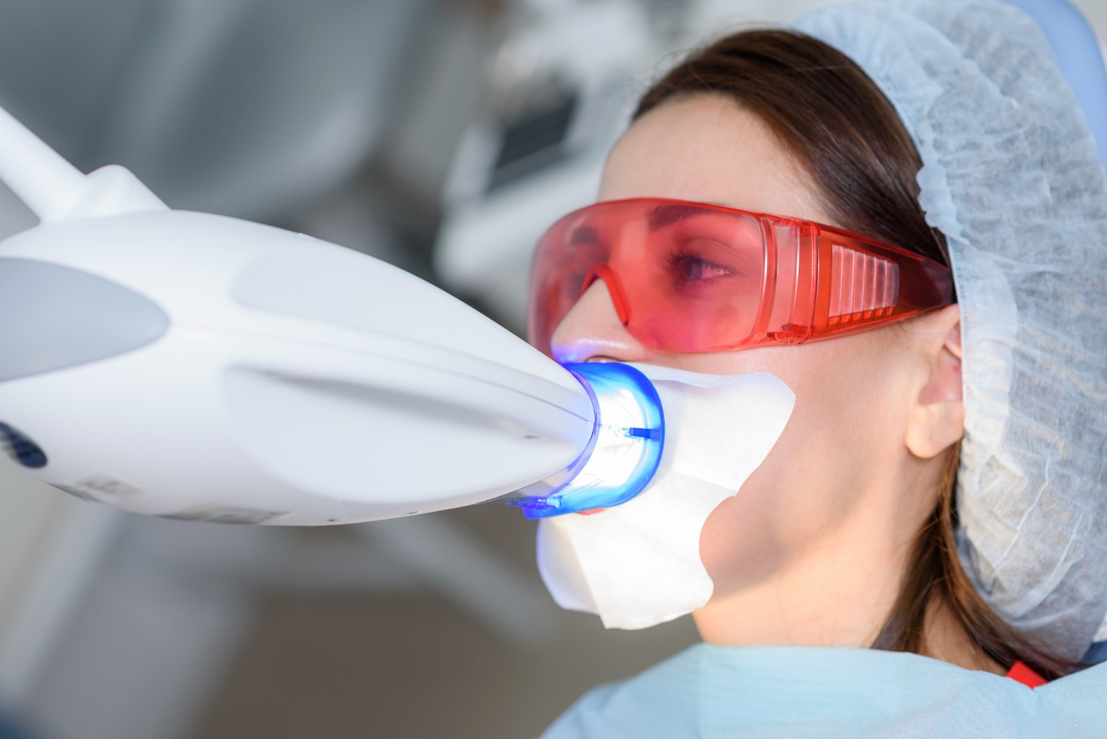 Teeth whitening treatment using ultraviolet lamp at dental clinic